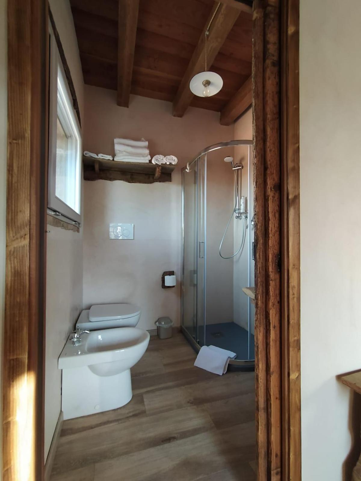 Отель La Casa Di Lillia Кастельново-не-Монти Экстерьер фото