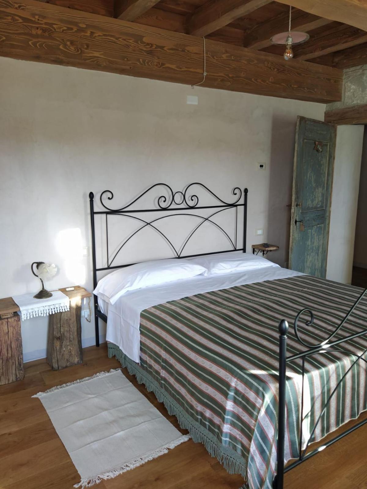 Отель La Casa Di Lillia Кастельново-не-Монти Экстерьер фото