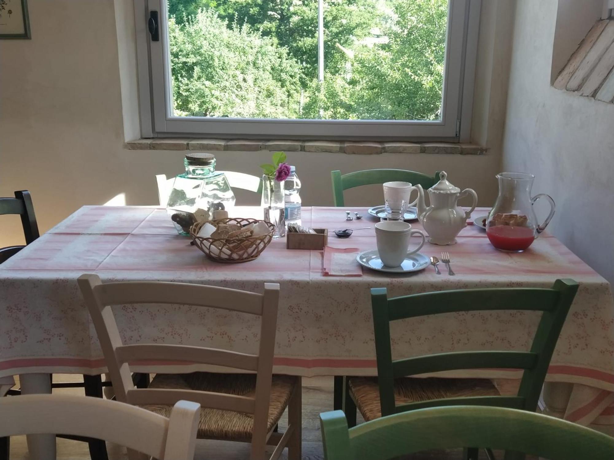 Отель La Casa Di Lillia Кастельново-не-Монти Экстерьер фото