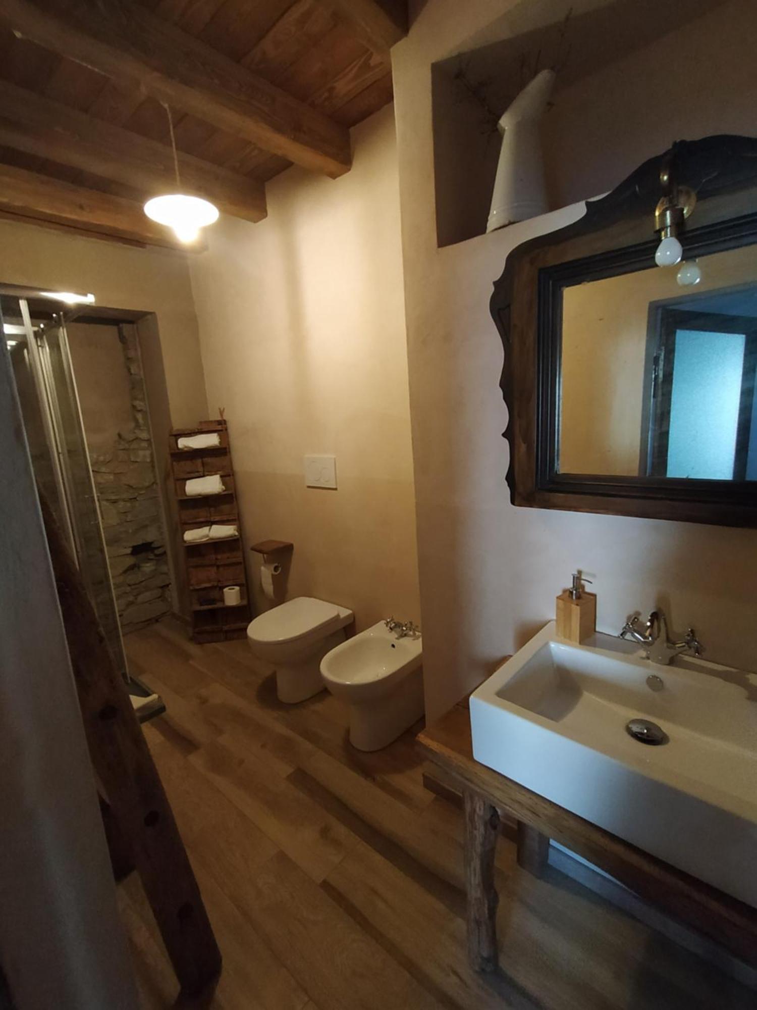 Отель La Casa Di Lillia Кастельново-не-Монти Экстерьер фото
